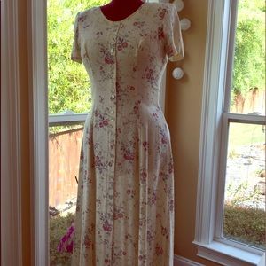 Flattering linen/rayon fitted waist front buttons